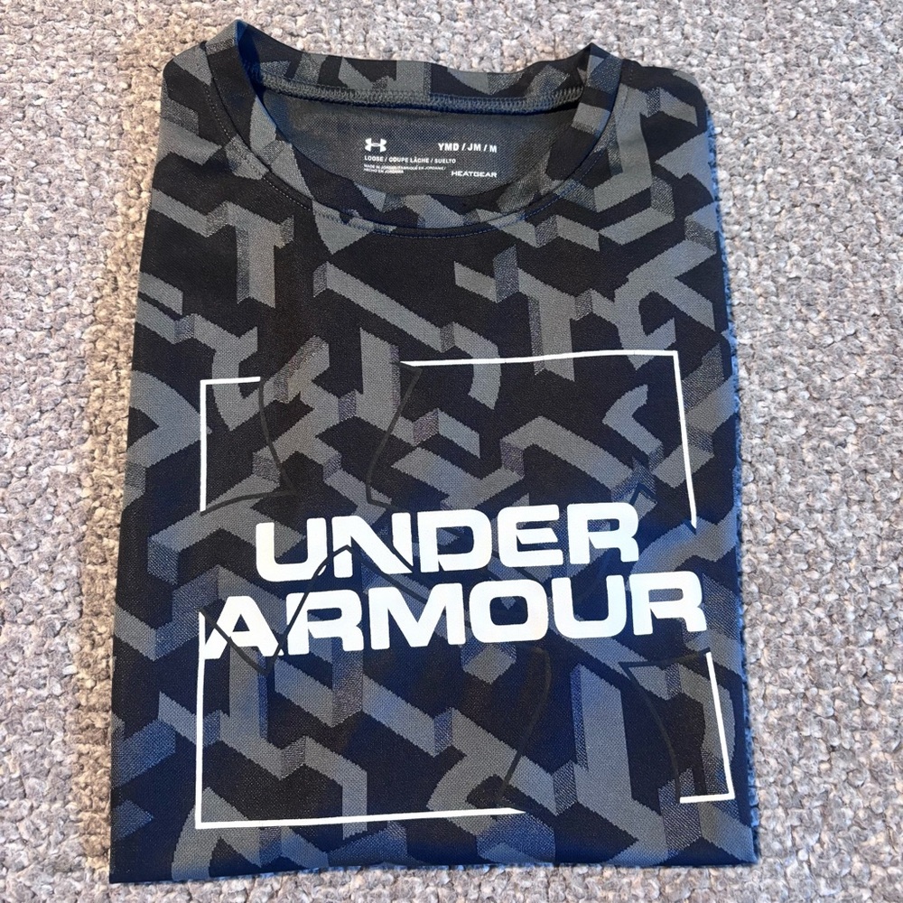 Under Armour Black and Gray Short Sleeve Tees
